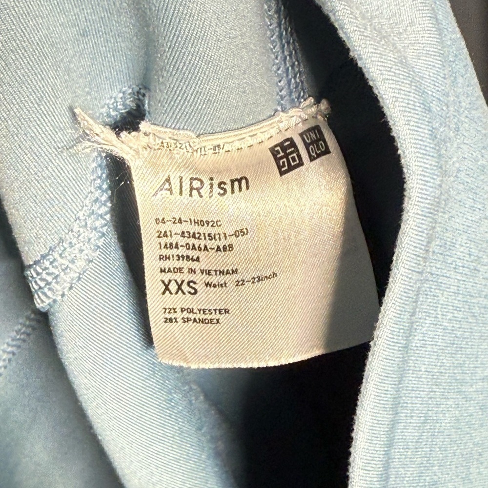 Uniqlo Women's Leggings in Mint - Picture 2 of 3